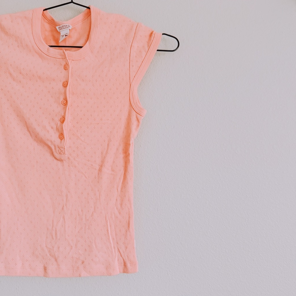 Hollister Co. Vintage Pink Top. Size Medium